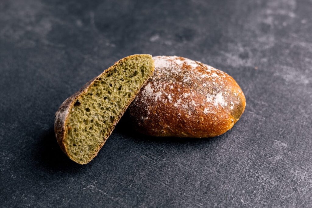 Dinkel-Algenbrötchen der Bäckerei Behrens