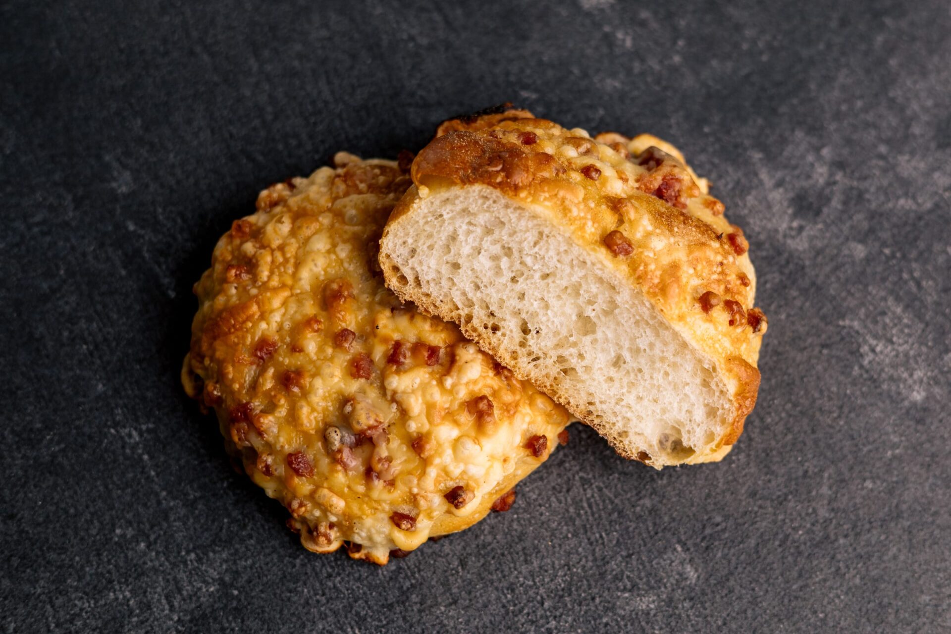 Käseschinkenbrötchen der Bäckerei Behrens