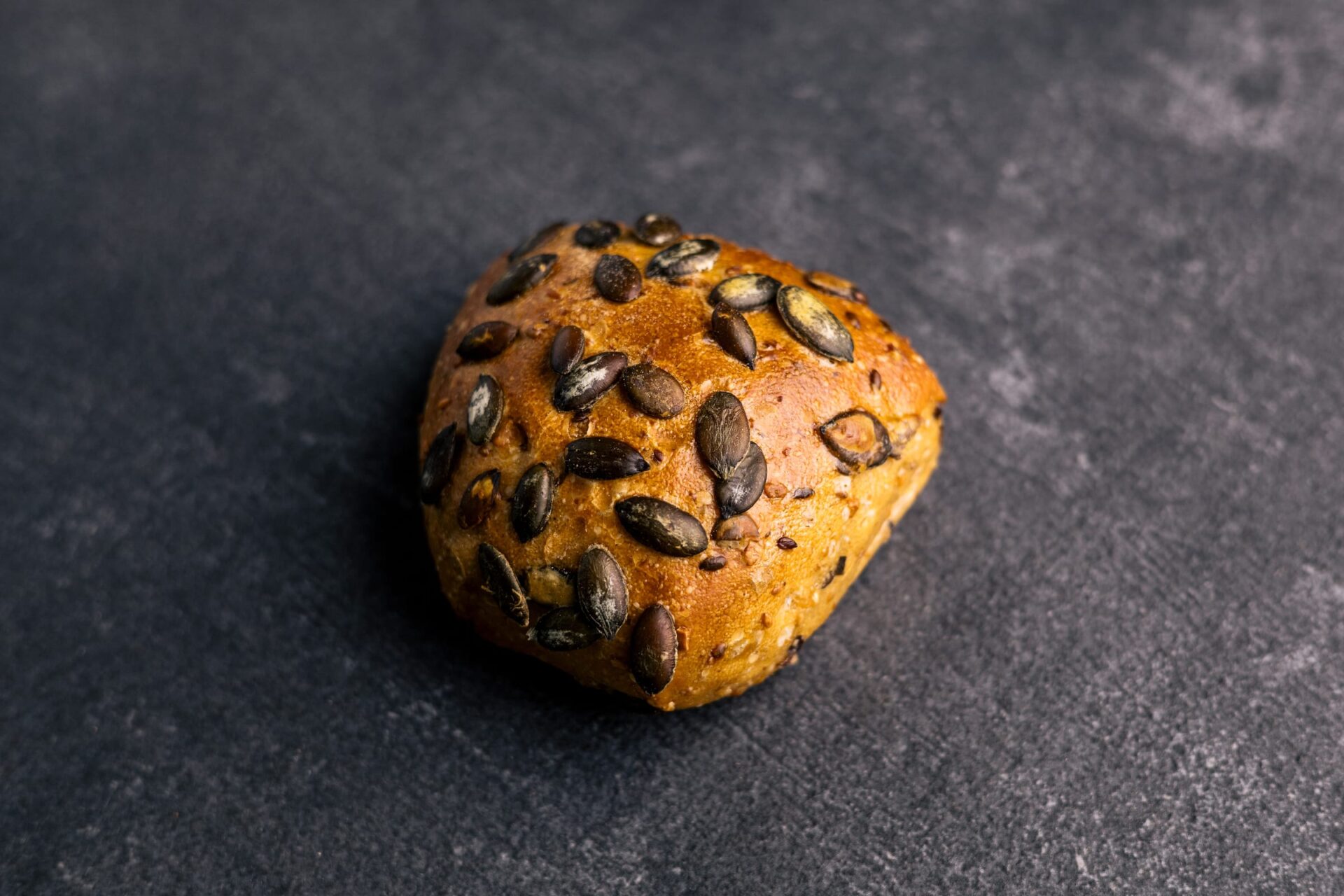 Kürbiskernbrötchen der Bäckerei Behrens