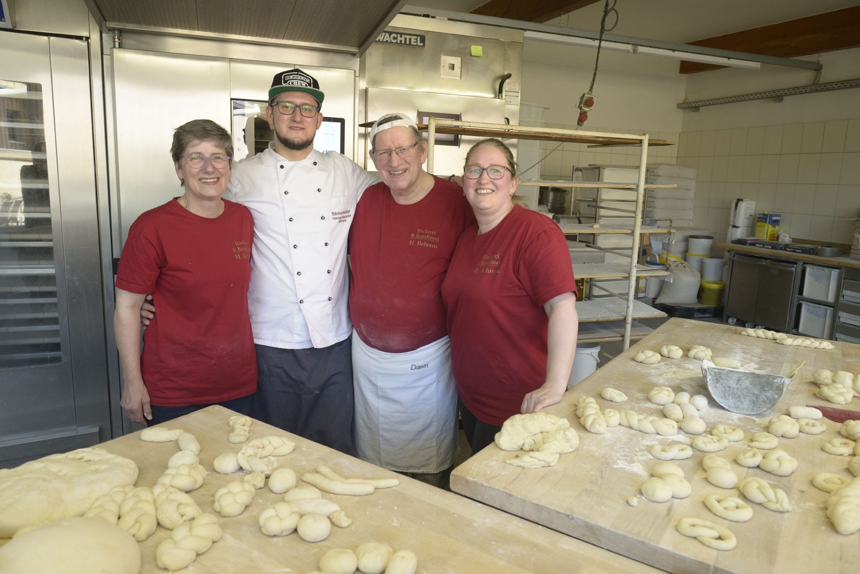 Team der Bäckerei Behrens in der Backstube